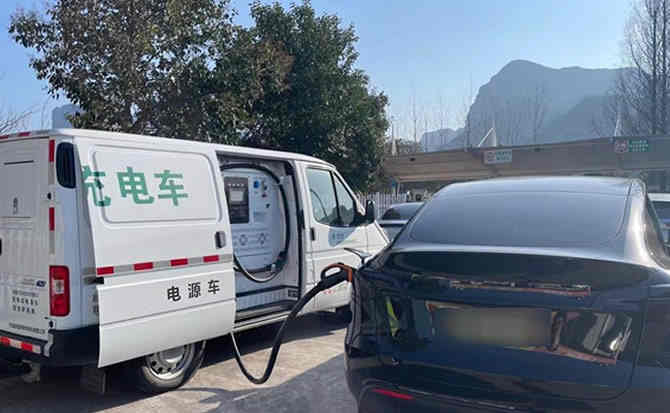 东阳汽车搭电